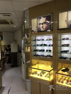 新視界眼鏡店（百聯徐匯店） 科技感與專業驗光，定義滬上配鏡新體驗